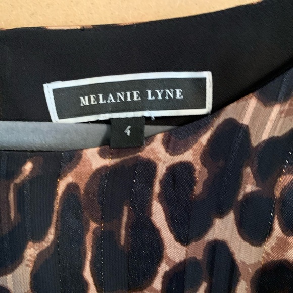 Gorgeous Melanie Lyne animal print bell sleeve dress with pockets - Picture 3 of 10